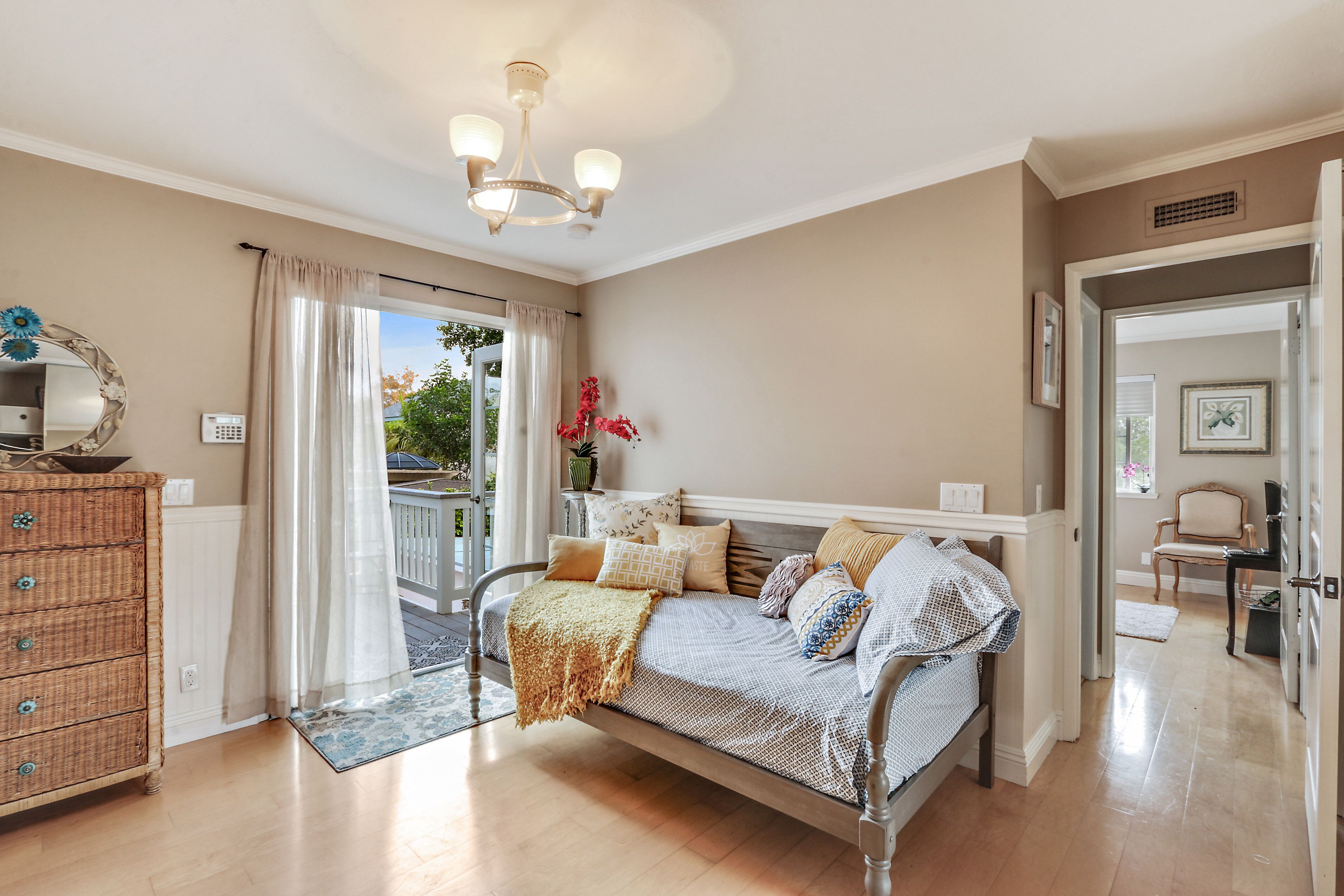 True Suburban OC - Tropical Retreat GetAway!