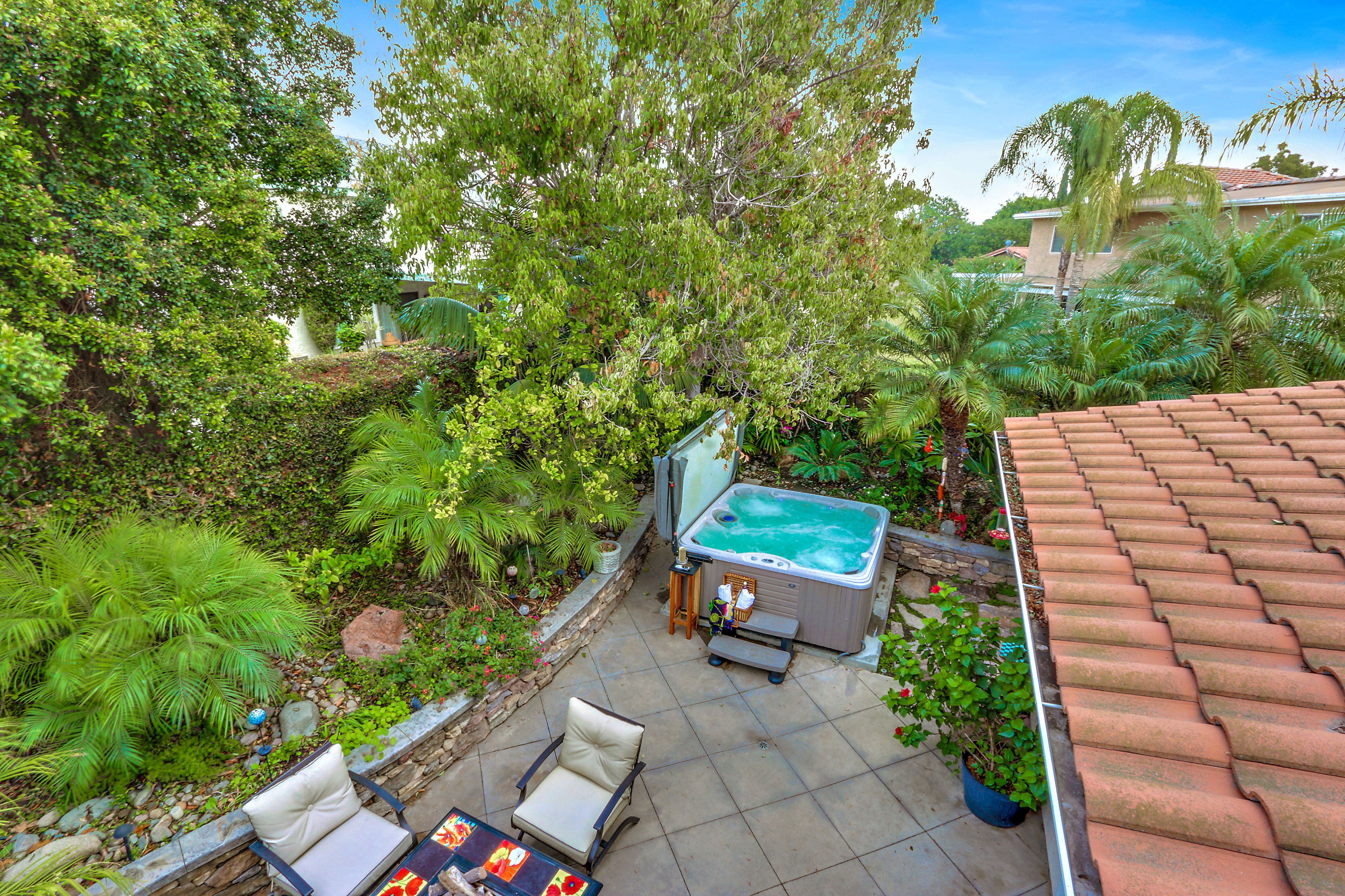 True Suburban OC - Tropical Retreat GetAway!