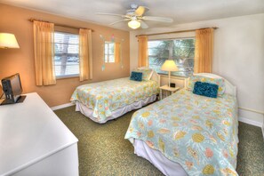 2 bedrooms, iron/ironing board, WiFi, bed sheets - Pet-friendly, Beach-themed Tropical Manor 2 Bedrm Apts Across from Daytona Beach (Daytona Beach Shores)