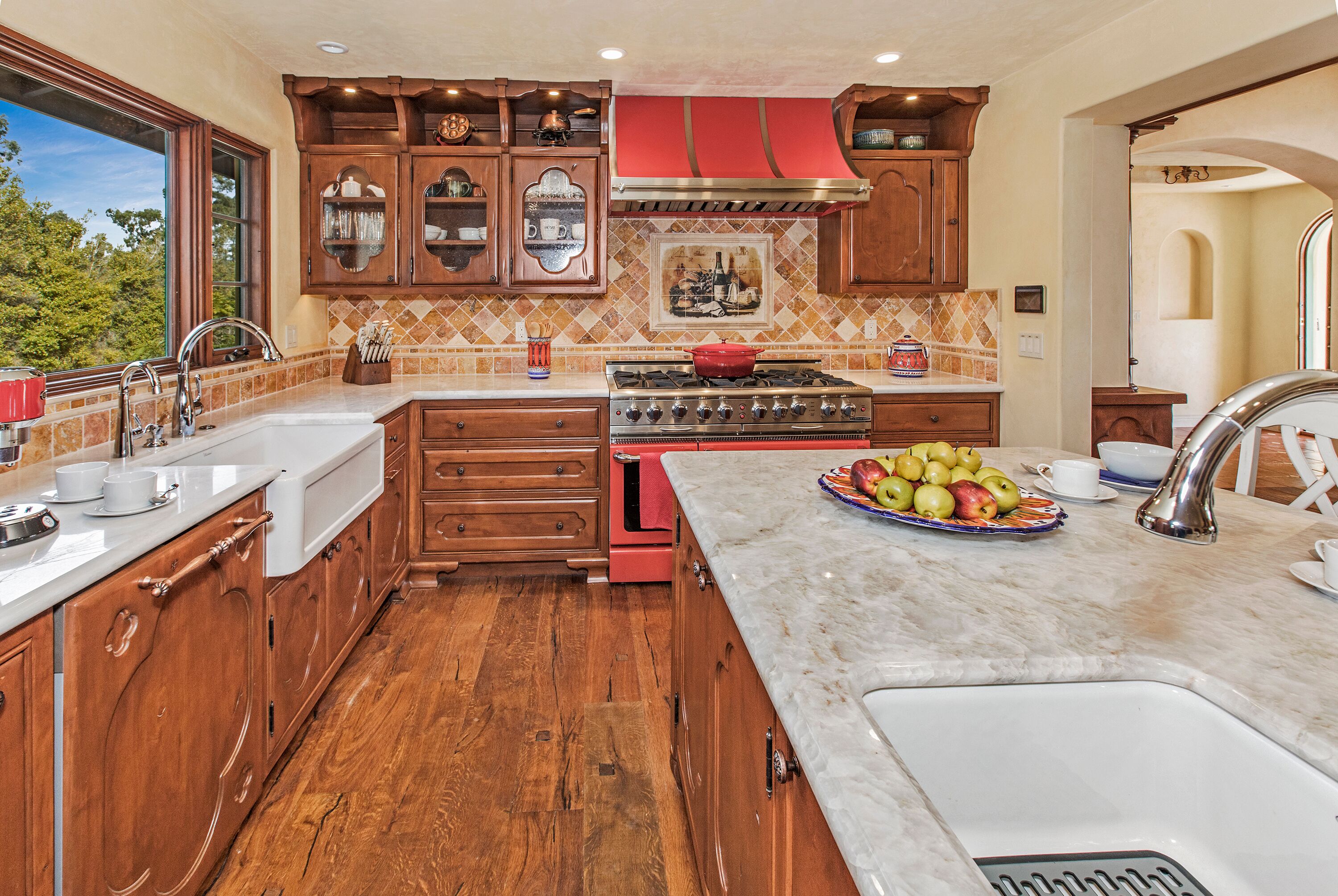 Happy Place - Luxurious "Lord Of The Rings" Inspired Design Near The Beach!