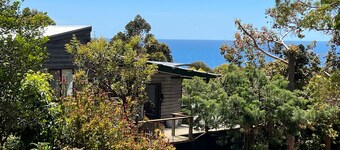 HIDDEN HAVEN - Secluded waterfront property at Binalong Bay on the Bay of Fires