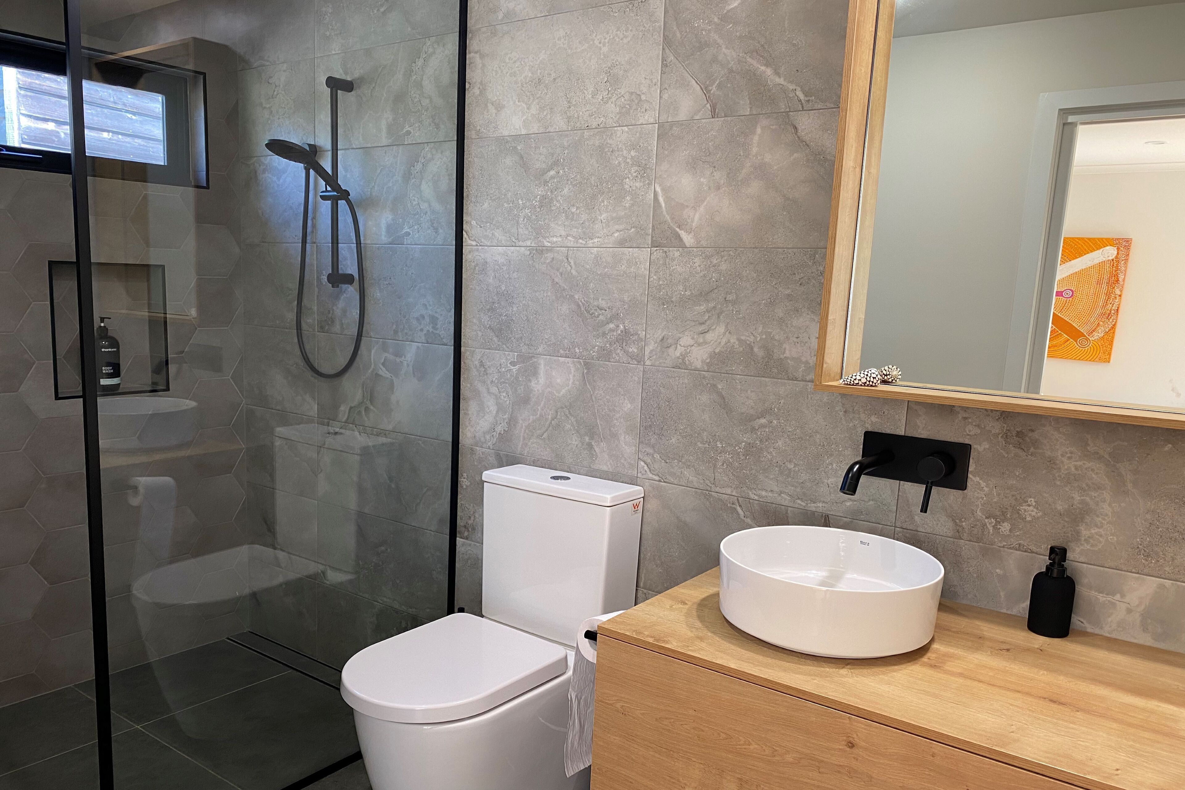 HIDDEN HAVEN - Secluded waterfront property at Binalong Bay on the Bay of Fires