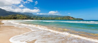 Na Hoku; upstairs oceanfront unit just steps to town and Hanalei Bay beach!