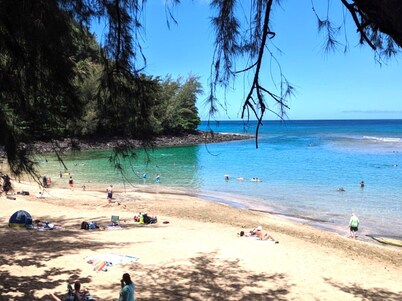 Na Hoku; upstairs oceanfront unit just steps to town and Hanalei Bay beach!