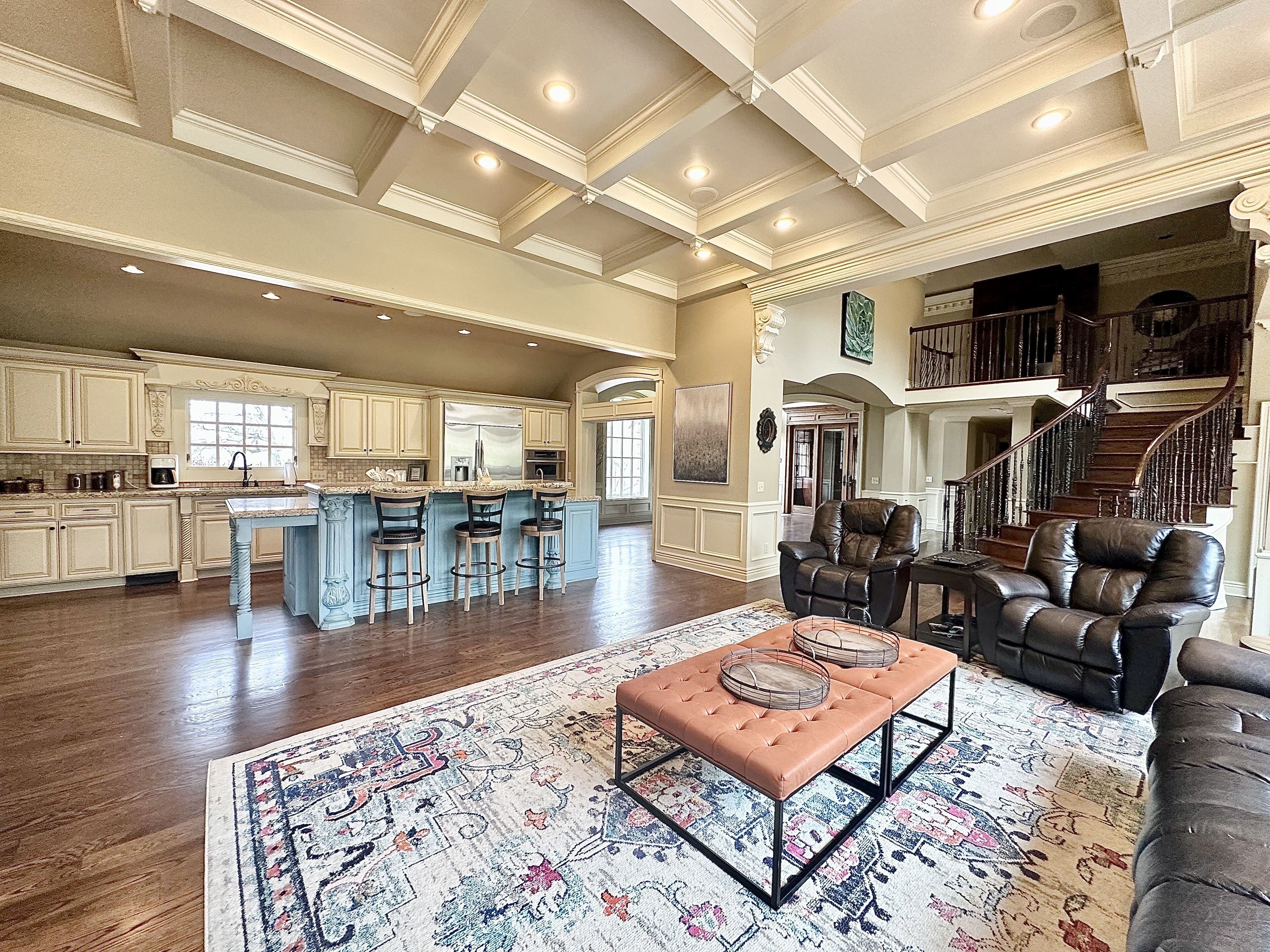 Ne'Villa - Hillside Cabana, Pool Paradise & Hot Tub!