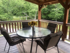 Outdoor dining -  Charming Hideaway -  Hot tub -Lg  Porches-BBQ-Fie Pit-Sleeps 8 (Blue Ridge)