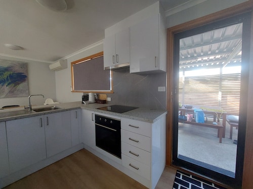 2 minute walk to beautiful Middleton surf beach