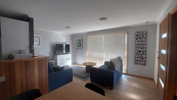 Smart-TV, DVD-Player, Bücher