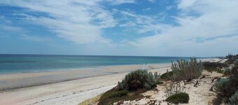 2 minute walk to beautiful Middleton surf beach