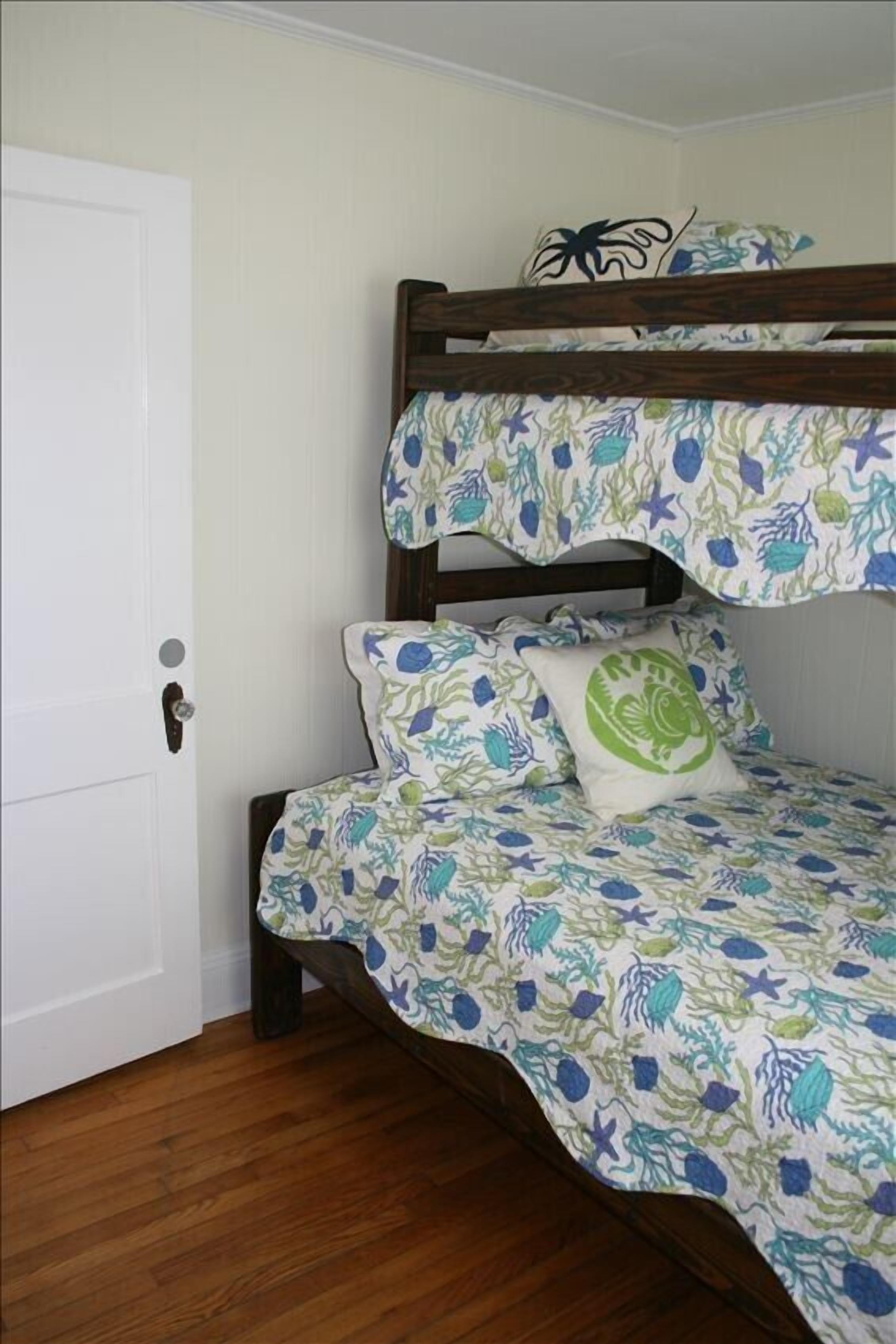 Oceanside Apartment in the 'Heart of the Beach' Ground Level