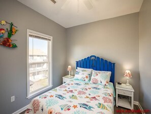 4 bedrooms, iron/ironing board, free WiFi