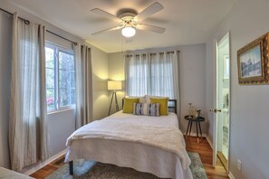 2 habitaciones, tabla de planchar con plancha, wifi y ropa de cama 