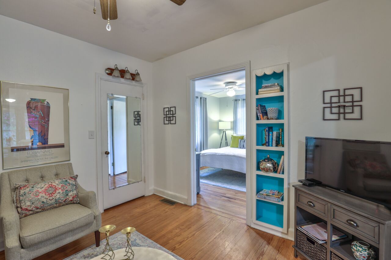 Pine Hill Gardens in perfect Midtown Location