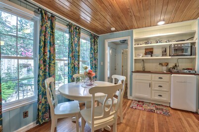 Pine Hill Gardens in perfect Midtown Location