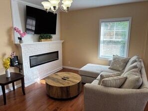 Smart TV, fireplace, books, stereo
