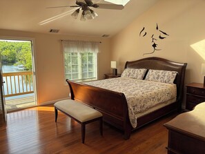 4 bedrooms, desk, iron/ironing board, free WiFi