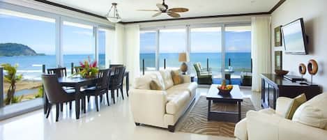 Televisión, reproductor de DVD y estéreo