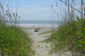 Beach nearby, sun-loungers, beach umbrellas, beach towels