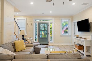 Smart TV, fireplace, DVD player, toys -  6 Bed/5 Bath Home, Elevator. Private Yard & Pool, Discounts for Winter bookings (Isle of Palms)