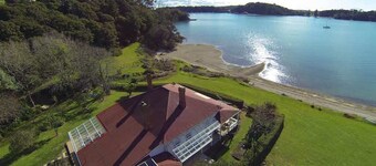 Oakura Bay Villa - Pysy Waiheke