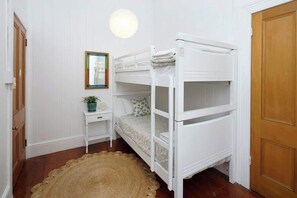4 chambres, fer et planche à repasser, Wi-Fi