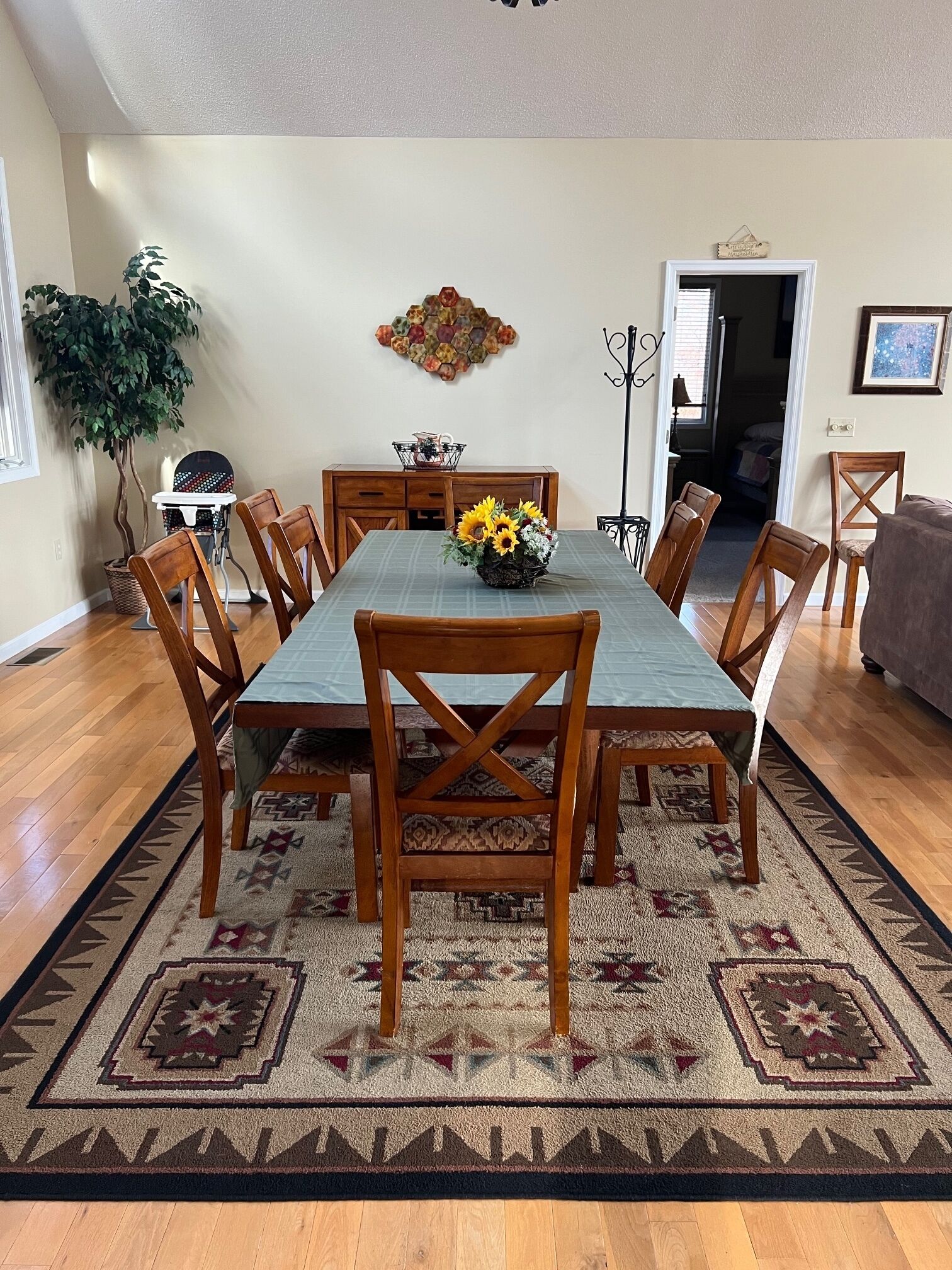 STUNNING HOME; 2 FIREPLACES; HOT TUB; POOL TABLE; STEAM SHOWER; JACCUZZI TUB!