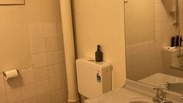 Secador de pelo y toallas