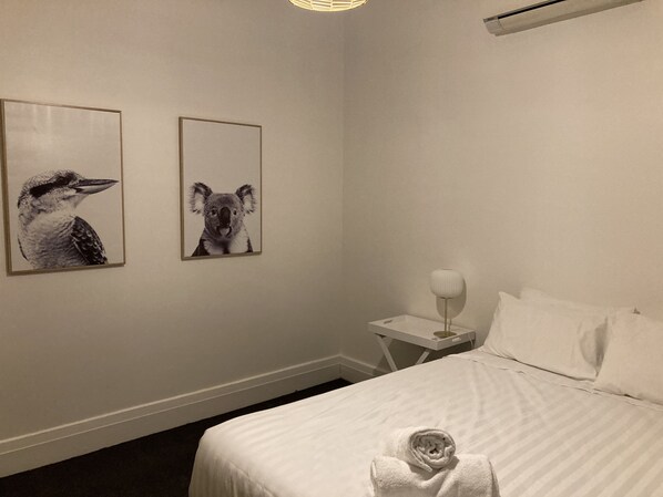 2 bedrooms, iron/ironing board, Internet, bed sheets - Stay at Simmons' house (Wagga Wagga)