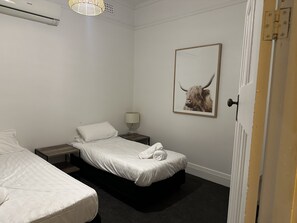 2 chambres, fer et planche à repasser, accès à Internet, literie fournie