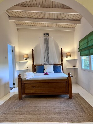 3 Schlafzimmer, Schreibtisch, Bügeleisen/Bügelbrett, Reisekinderbett