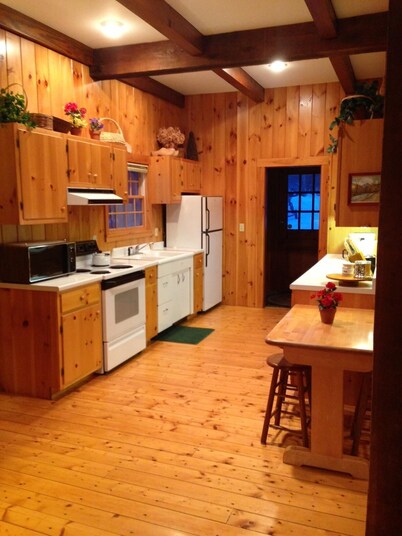 Woodstock Carriage House-280 acres-Views-Gardens-Skiing-Farm-2.5 miles from town
