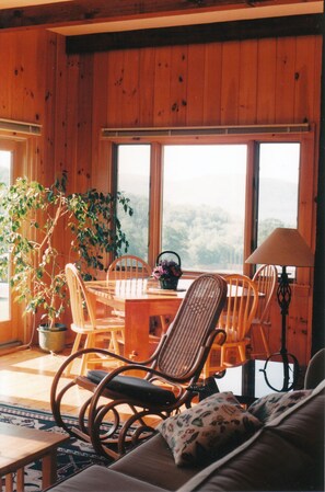 Smart TV, libros y estéreo