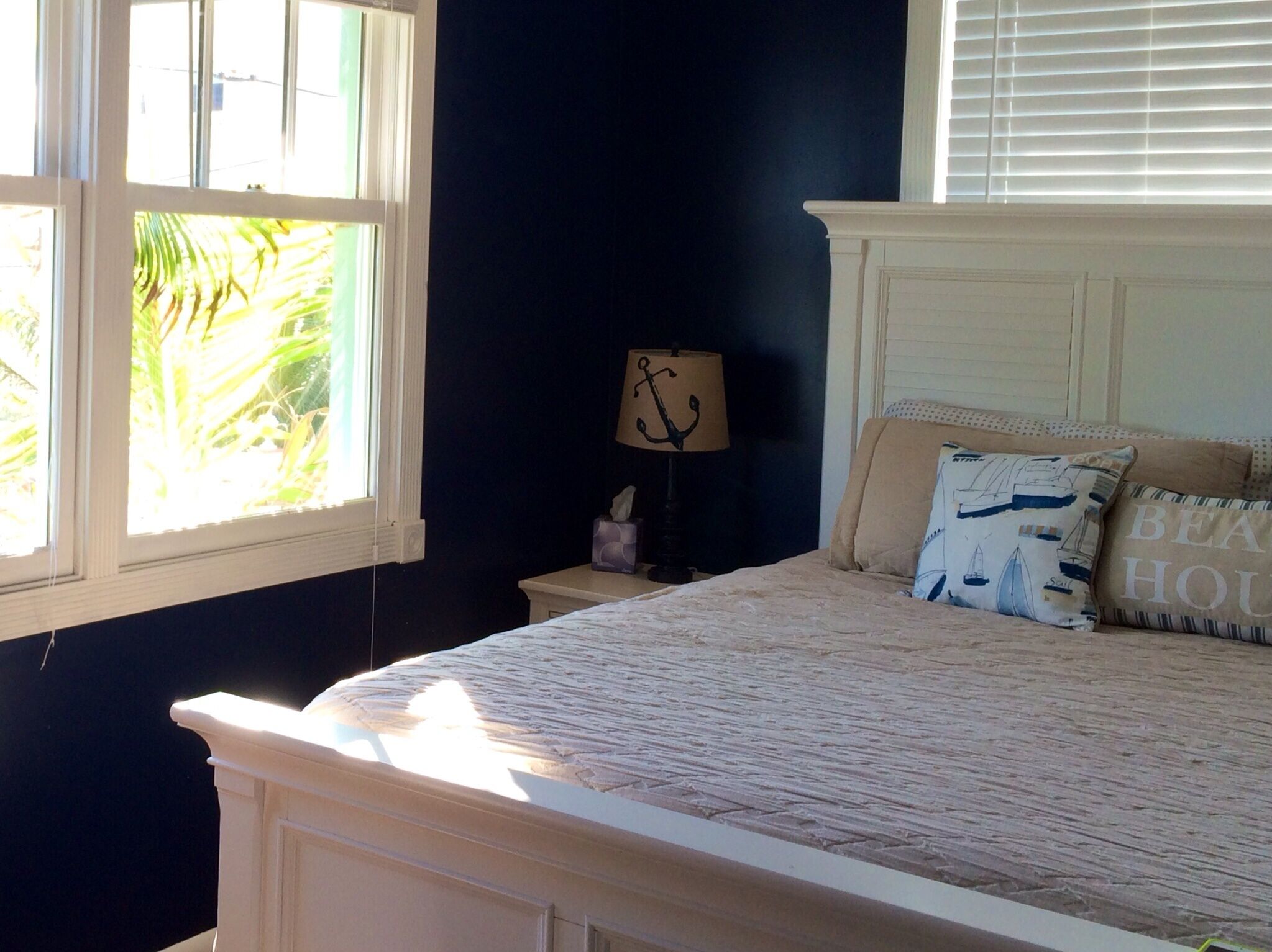 MAR-SUMMER. OPENINGS! KING BEDROOM KITCHENETTE, HTD POOL, 2ND FL