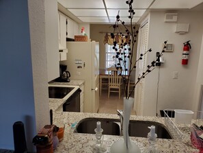 Fridge, microwave, oven, stovetop - New Listing, On Private Golf Course, Community Heated Pool (Sarasota)