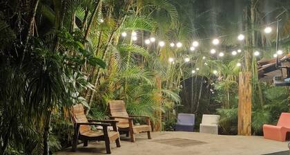 Kaunis talo 25 hengelle uima-altaalla. Tunne maaseudun ilmasto lähellä merta.