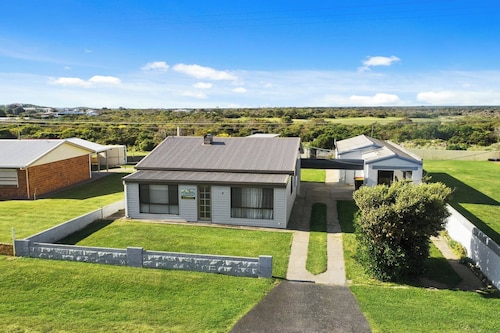 No Vew Coastal Accom - WIFI, Big Groups, Pets
