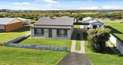 No Vew Coastal Accom - WIFI, Big Groups, Pets