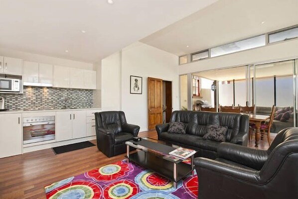 Interior - Hindmarsh House on College (Glenelg)