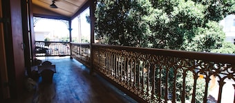 Hindmarsh House on College