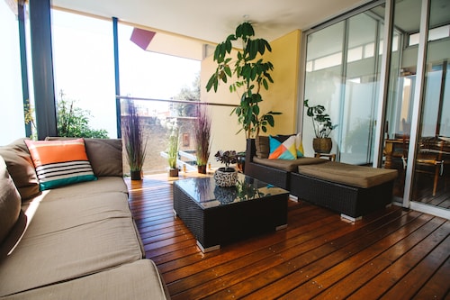 Hindmarsh House on College