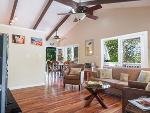 Téléviseur, lecteur de DVD, sélection de films, chaîne audio