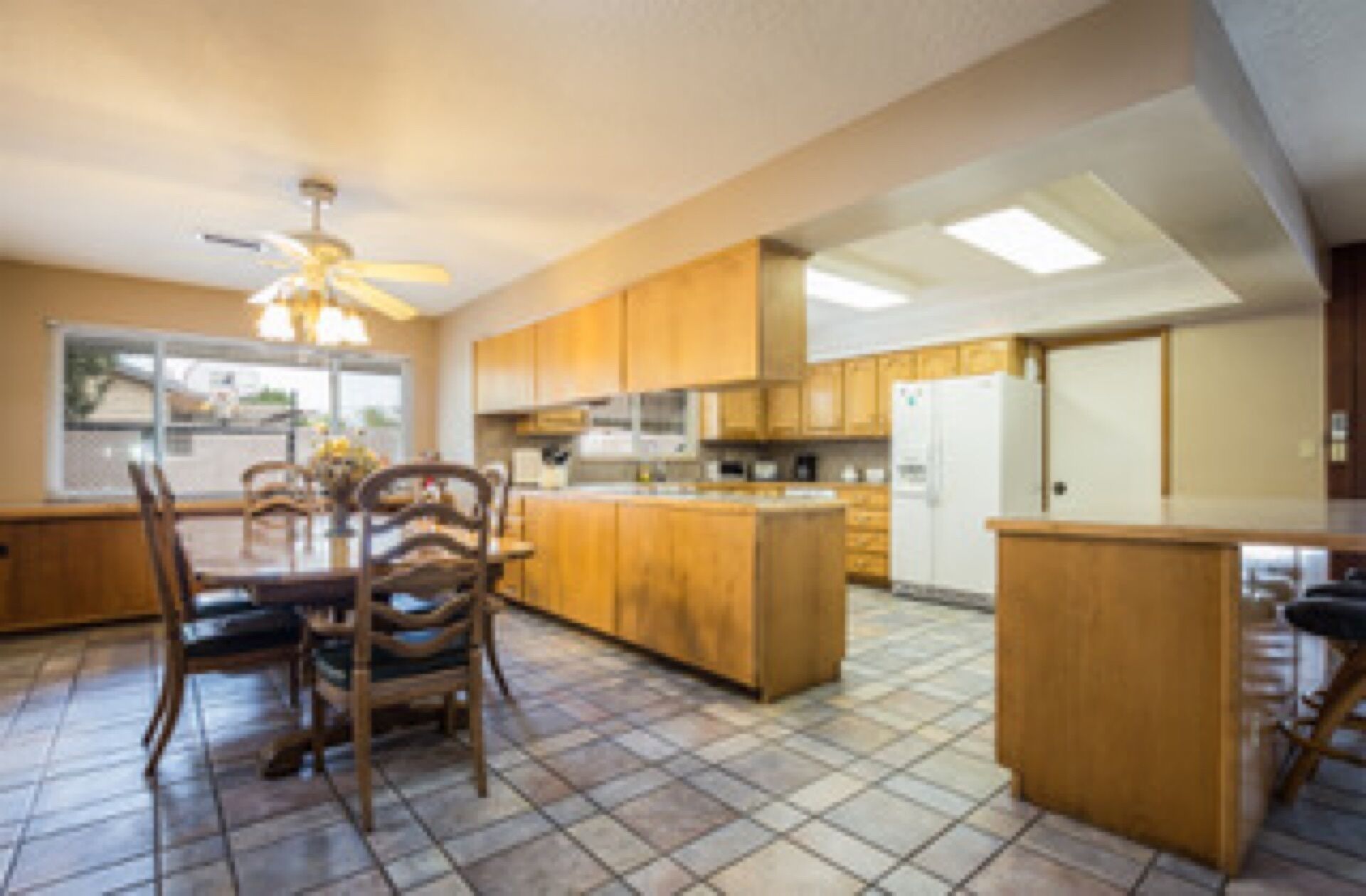 6 BD, 4 Bath, Large Pool, Fenced large yard, Game Room & Casita.