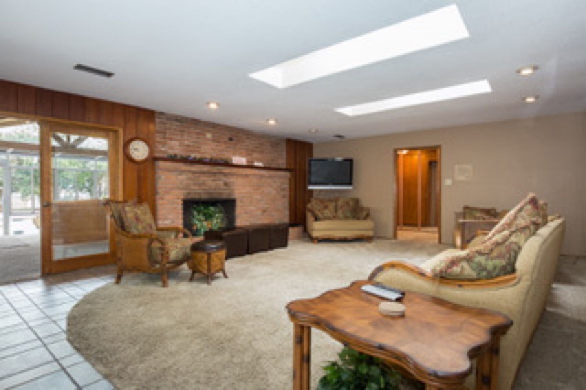 6 BD, 4 Bath, Large Pool, Fenced large yard, Game Room & Casita.