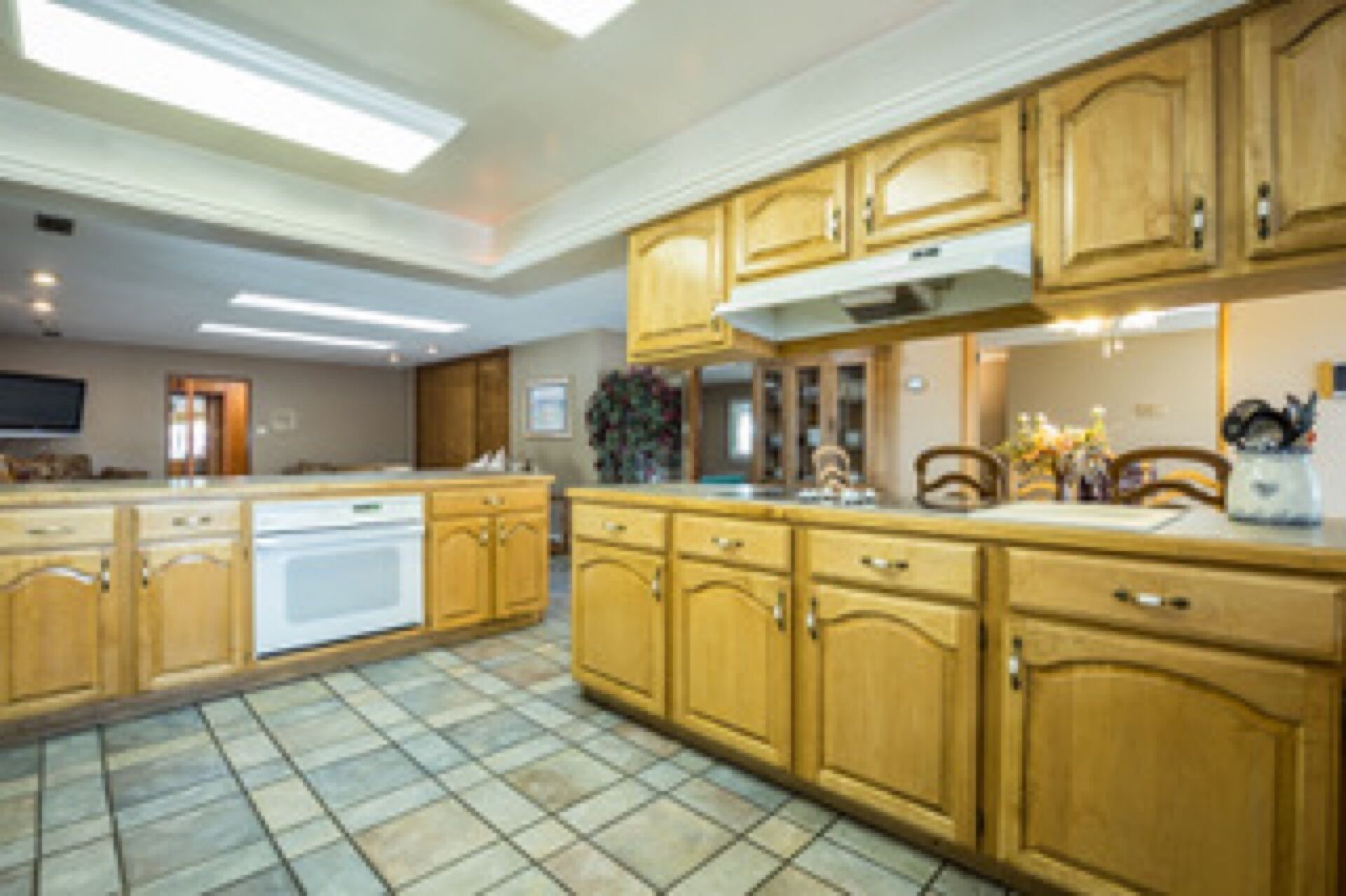 6 BD, 4 Bath, Large Pool, Fenced large yard, Game Room & Casita.