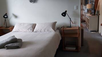 3 bedrooms, travel cot, free WiFi, bed sheets