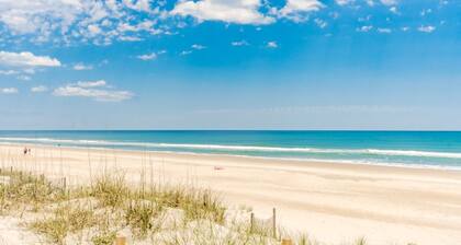 Ruff Life - Classic Island Cottage with 4 Bedrooms and View of the Ocean. Dog