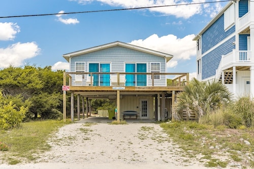 Ruff Life - Classic Island Cottage with 4 Bedrooms and View of the Ocean. Dog