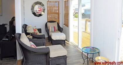 Ruff Life - Classic Island Cottage with 4 Bedrooms and View of the Ocean. Dog