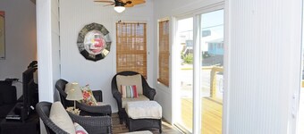 Ruff Life - Classic Island Cottage with 4 Bedrooms and View of the Ocean. Dog