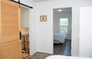 4 bedrooms, iron/ironing board, free WiFi, bed sheets - Ruff Life - Classic Island Cottage with 4 Bedrooms and View of the Ocean. Dog (Surf City)